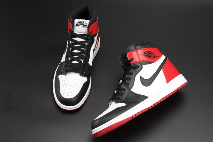 AIR JORDAN 1 High OG “Black Toe” white/ black-varsity red mens 555088-125