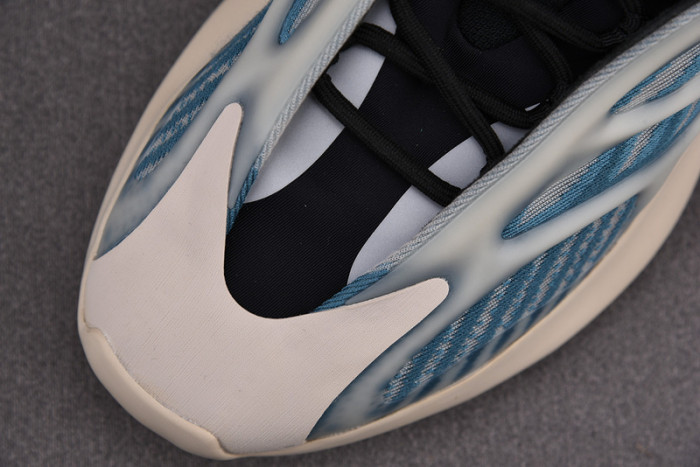 EEZY BOOST 700 V3 KYANT GY0260