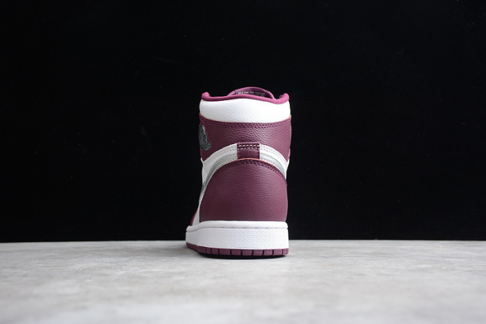 Jordan 1 Retro High OG Bordeaux - 555088-611